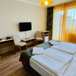 Pokój z dwoma pojedynczymi łóżkami
